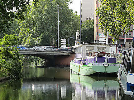 Le Canal du Midi à Toulouse, arrivée su 4e bief (bief Bayard) sur l'écluse éponyme.