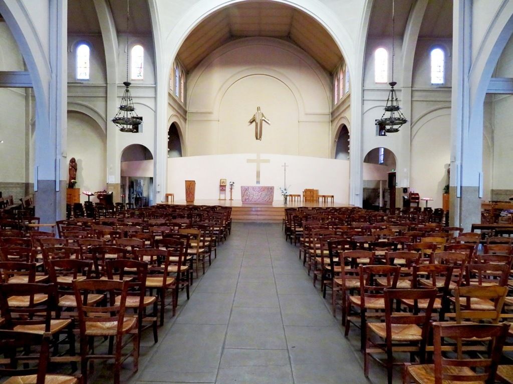 La nef: Église Saint Joseph des Épinettes