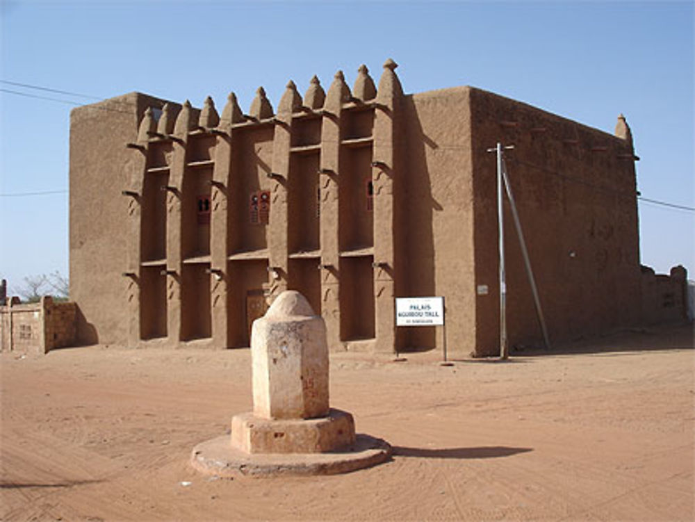 Palais Aguibou Tall