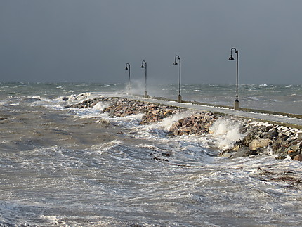 La mer est  déchaînée à Ste-Flavie
