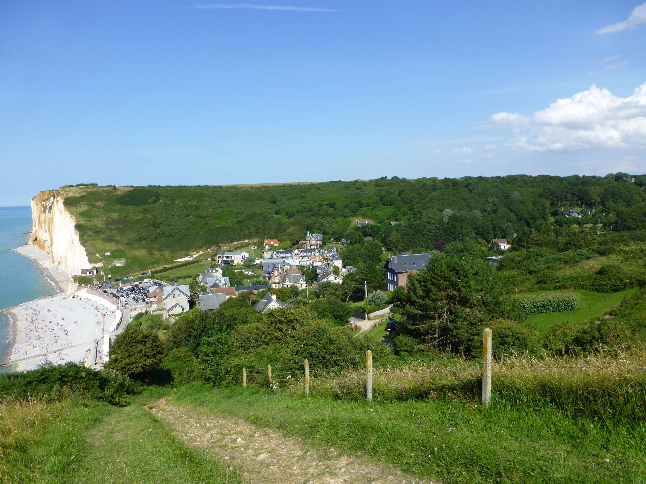 Vue sur le village Village Les PetitesDalles SeineMaritime — free download