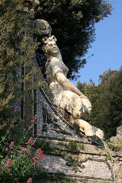 Statue dans les jardins Garzoni Statue dans les jardins Garzoni