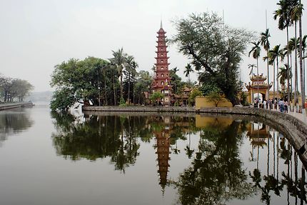Hanoi, tran quoc pagoda