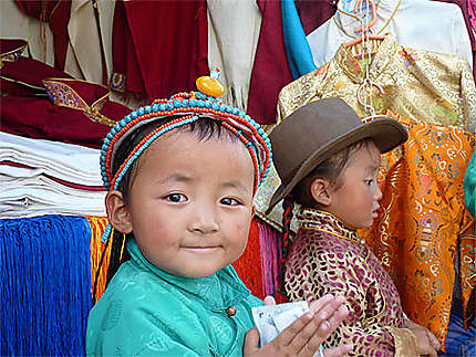 Enfants tibétains sur le Barkhor