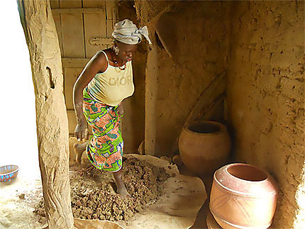 Confection de poterie à Segou
