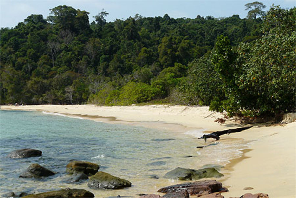 Plage déserte de l'île de Kho Kong