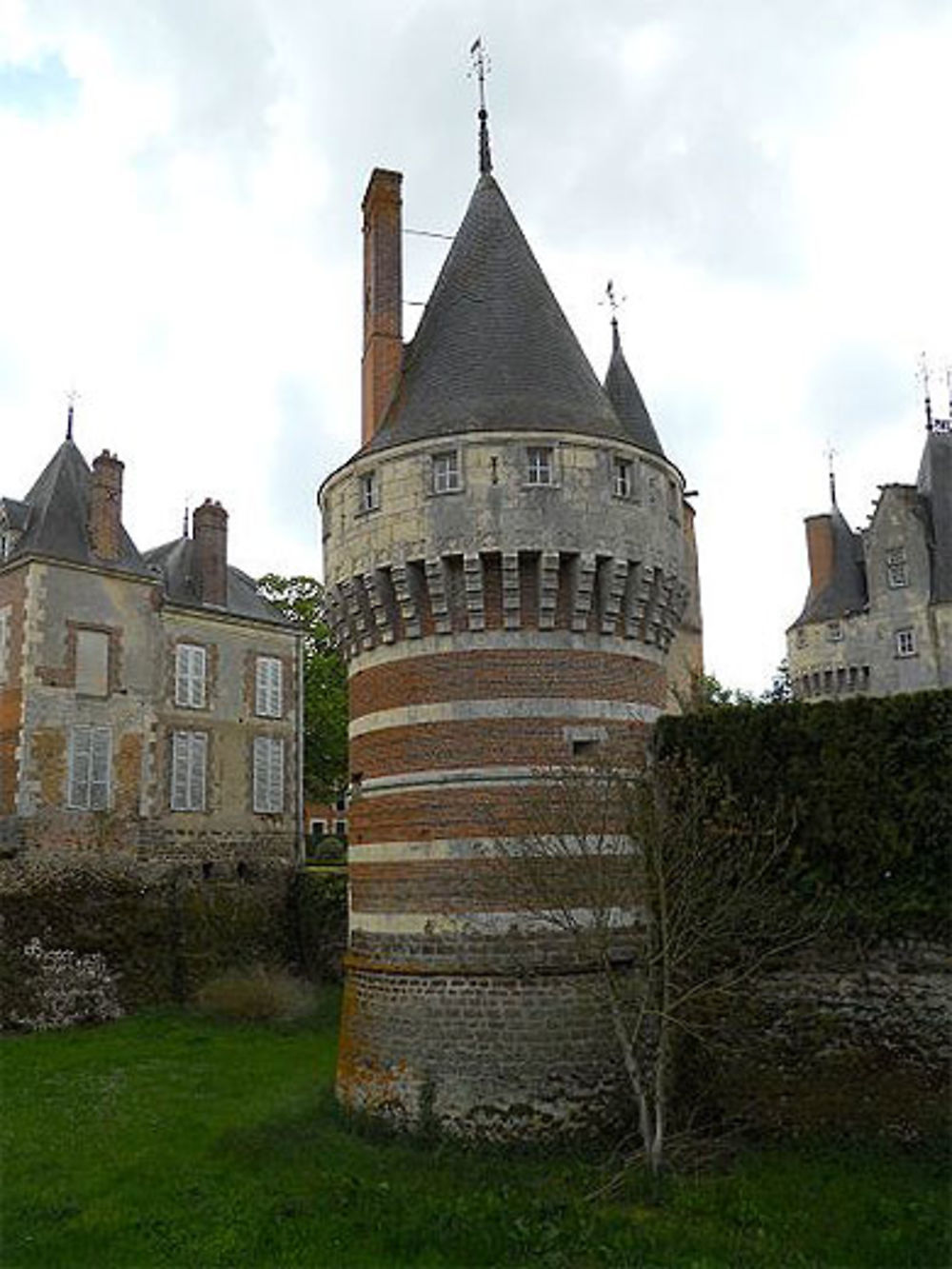 Ancien château de Frazé, fortifications