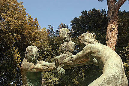 Statue dans le parc de la villa Borghese