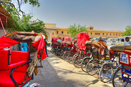 Le vélo-rickshaw disparaît peu à peu des villes