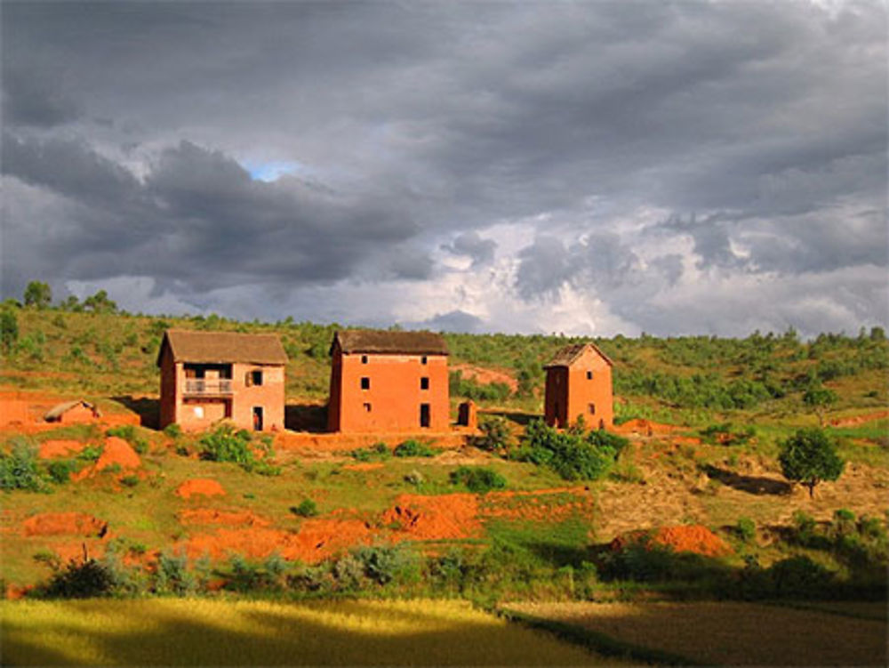 Les trois maisons Ambatolampy