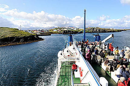 Ferry quittant Stykkisholmur