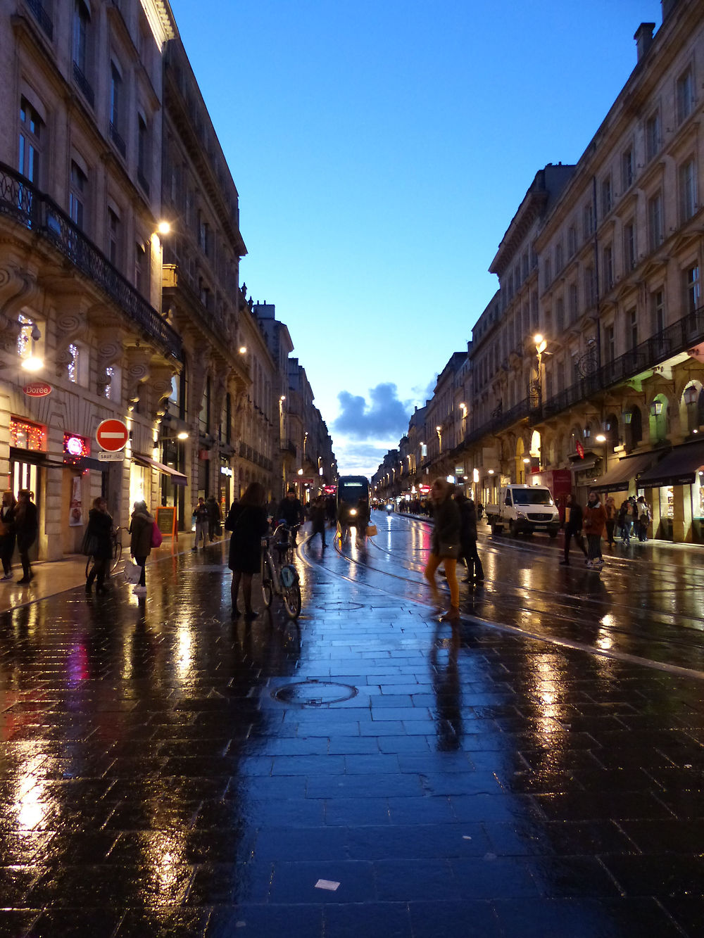 De nuit au centre de Bordeaux