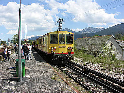 Le train jaune en gare de Mont-Louis la Cabanasse