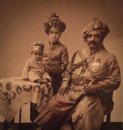 Le maharaja et ses deux fils