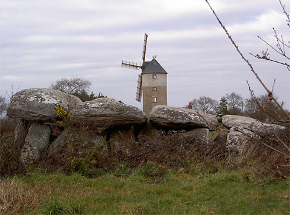 Dolmens et moulin à vent