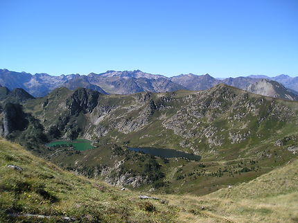 Le lac noir et le lac bleu dans l'Ariège
