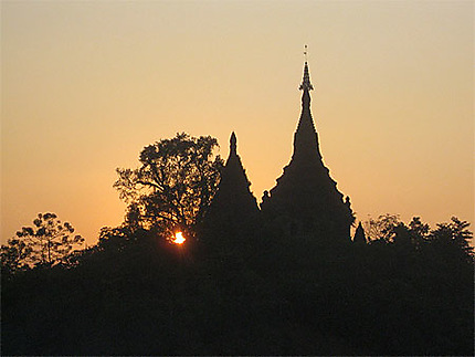 Temple au coucher du soleil