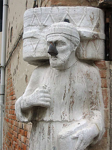 Statue de Maure au nez en fer