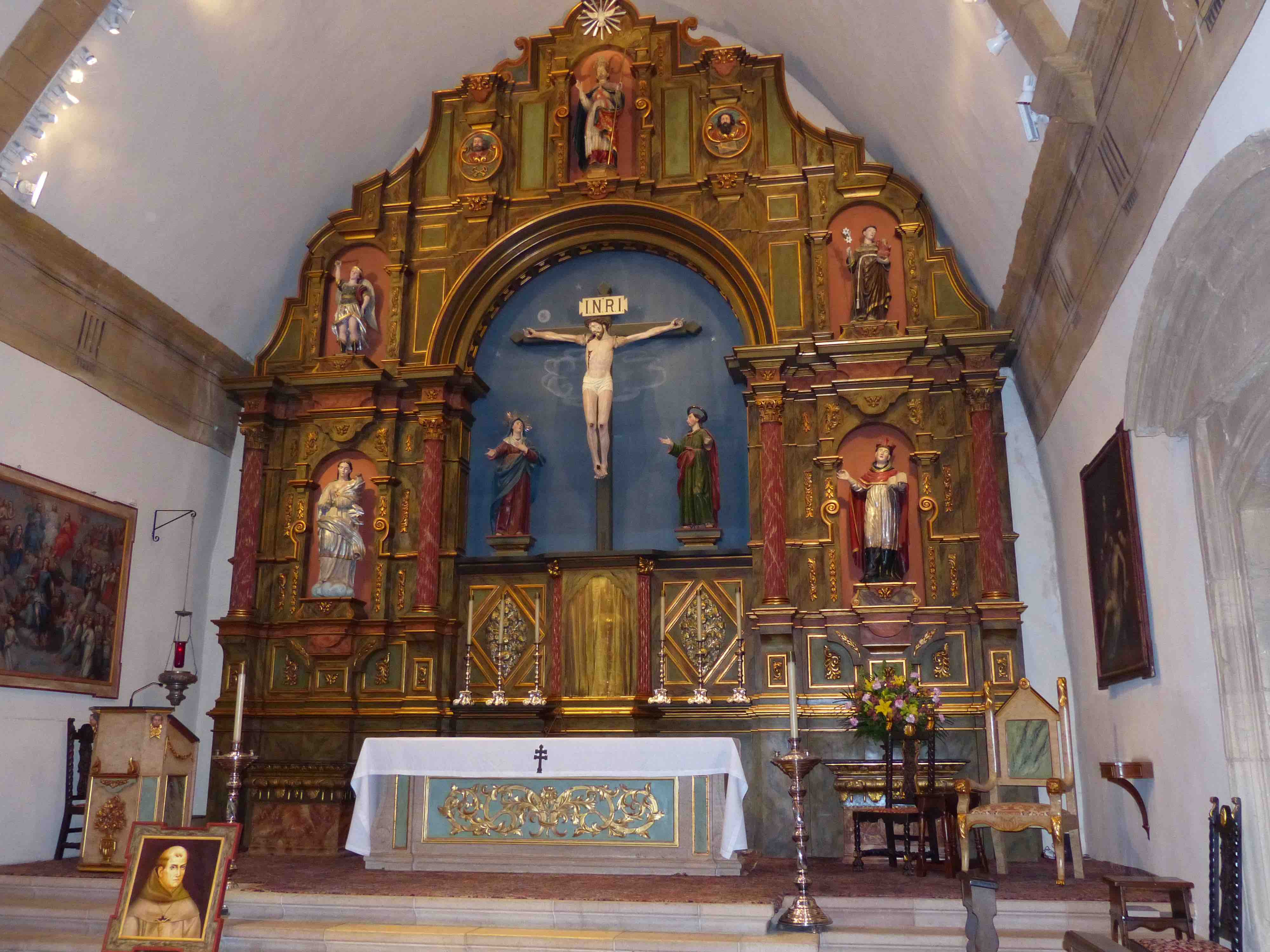 Mission San Carlos Borromeo - Retable Mission San Carlos Borromeo - Retable