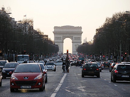 Les Champs-Elysées en fin de journée