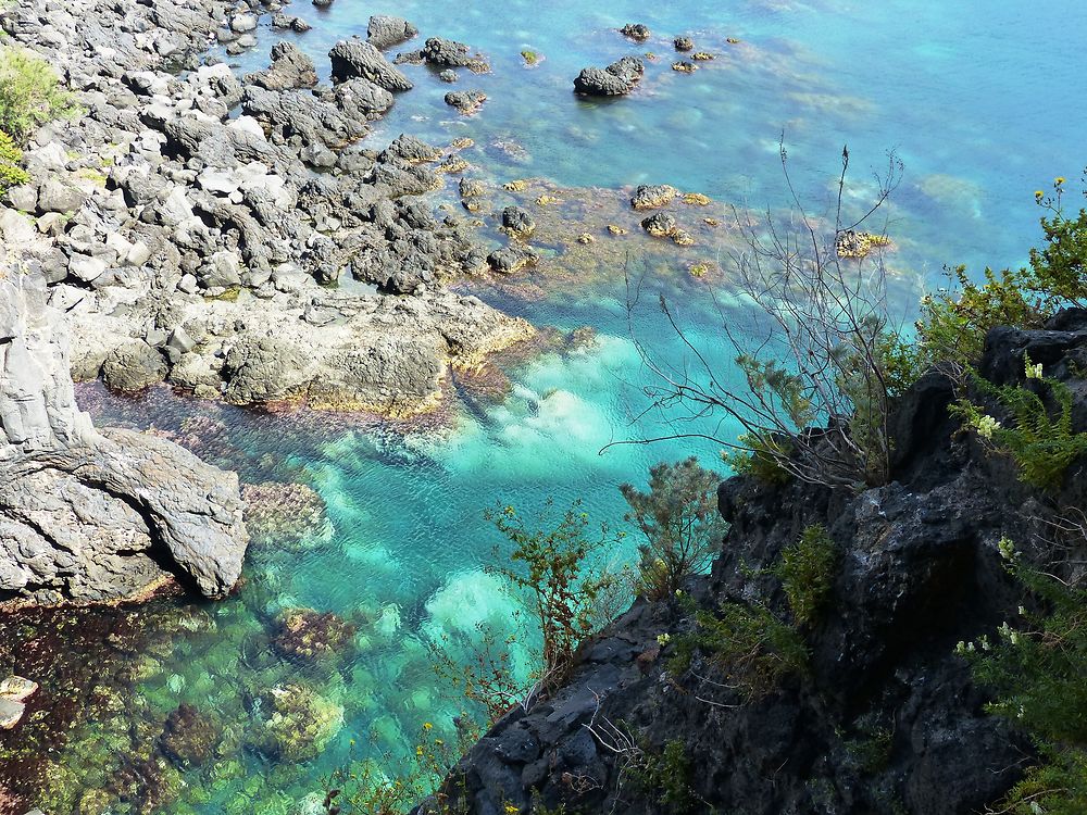 Eaux cristalines à Aci Castello