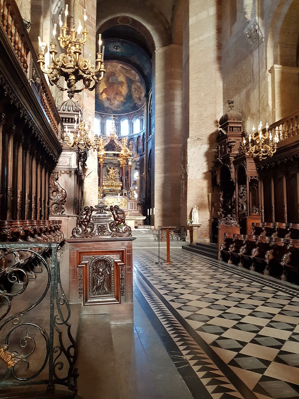 Basilique Saint-Sernin à Toulouse, intérieur