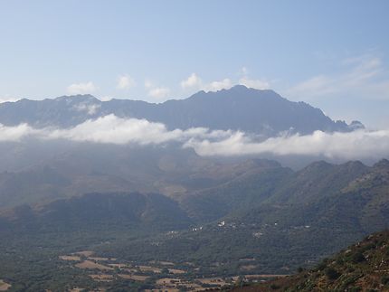 Arrière pays très montagneux