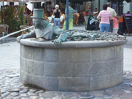 Sturovo Namestie : la fontaine Sturovo Namestie : la fontaine