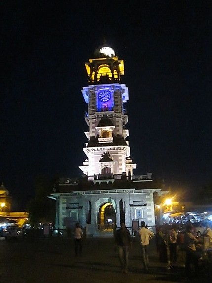 Clock tower illuminée