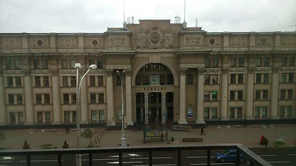 Vue de la Poste centrale de Minsk à l'Hôtel Minsk