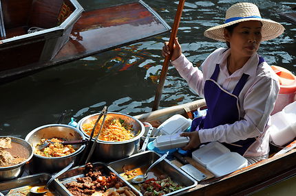 Resto flottant à Damnoen Saduak, Thaïlande