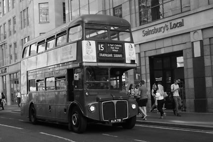 Autobus Routemaster au Strand...