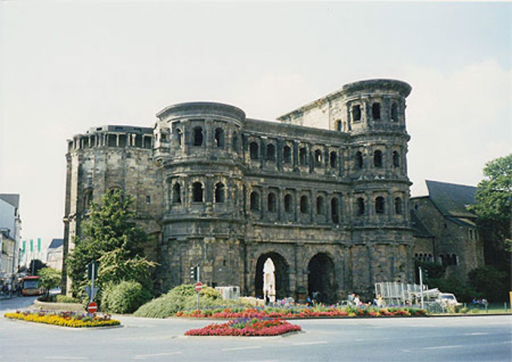 La Porta Nigra, symbole de Trèves