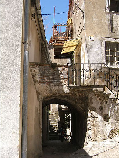 A travers les ruelles A travers les ruelles