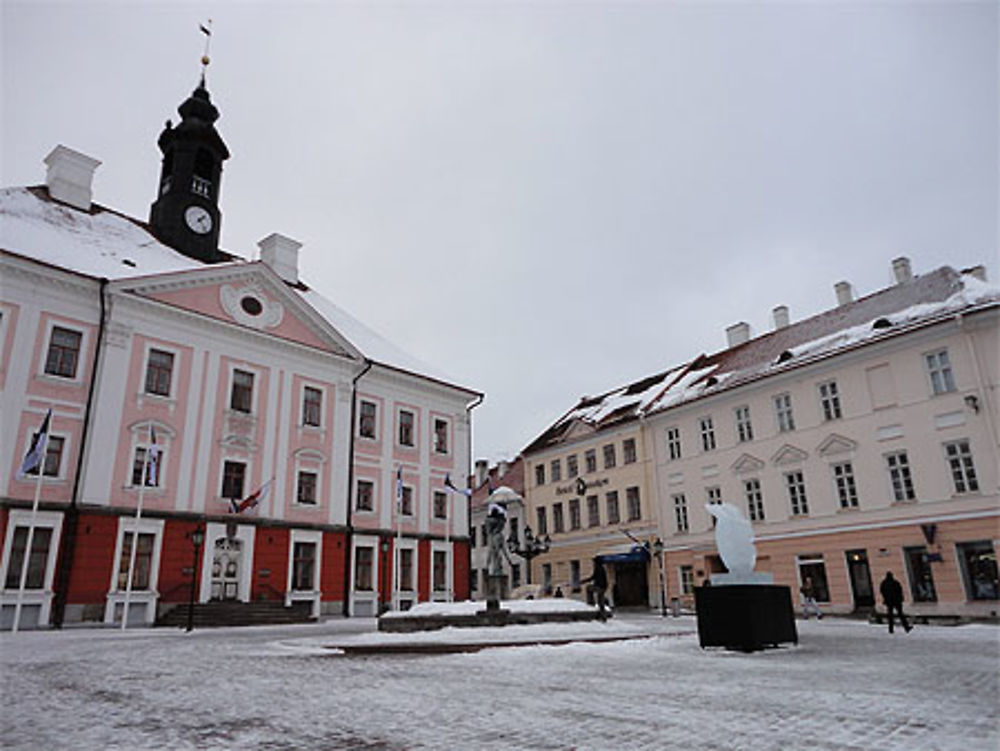 Tartu -Raekoja Plats- La Fontaine des amoureux 