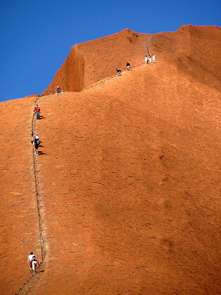 L'insolente escalade D'Uluru