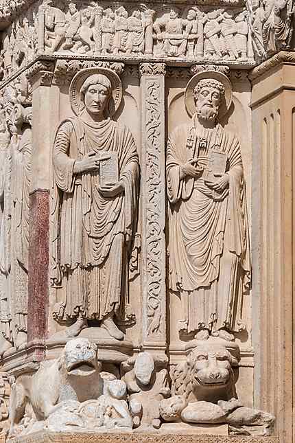 Arles - Eglise Ste Trophime - Statues