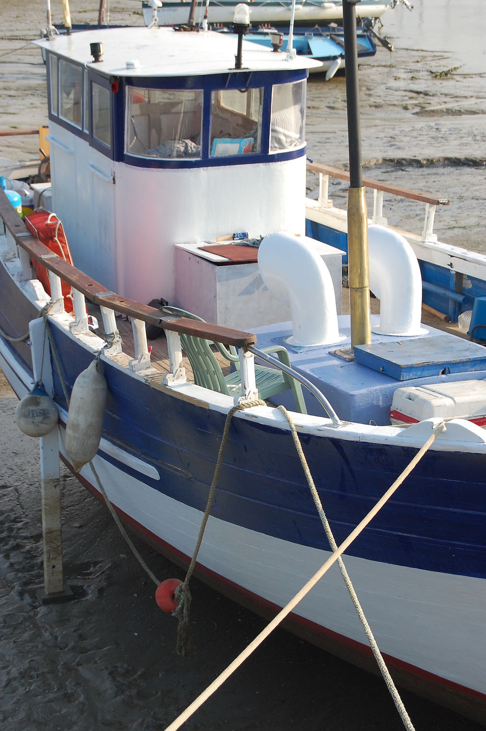 Bateau de pêche à marée basse