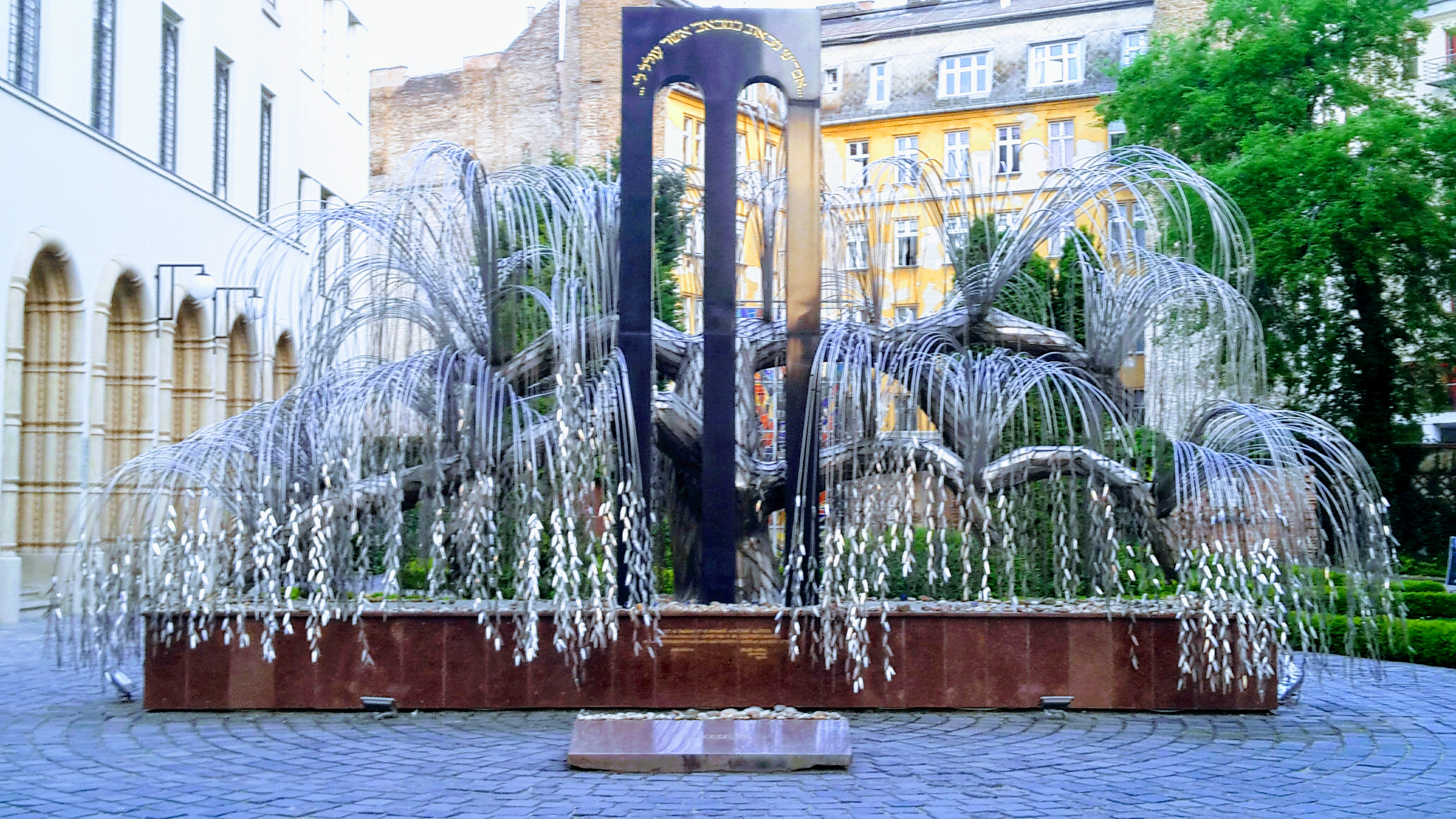 Le Saule pleureur Le Saule pleureur