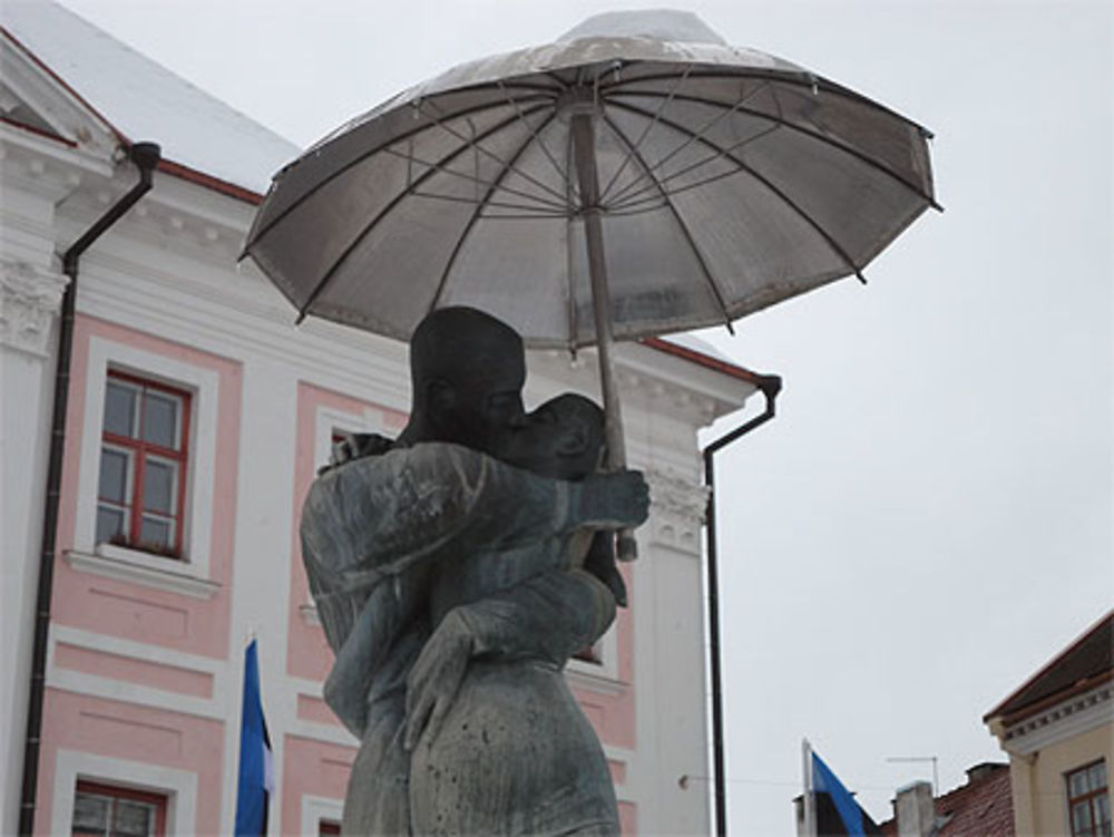 Tartu -Raekoja Plats- La Fontaine des amoureux 