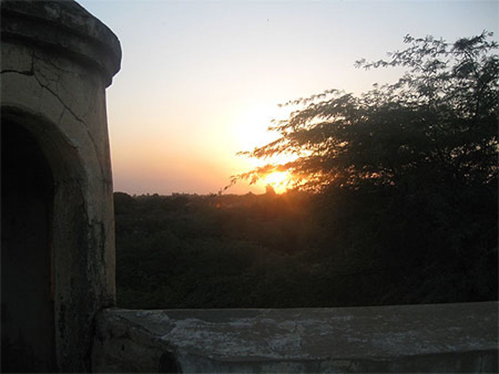 Coucher de soleil vu du toit des Folies du Baron Roger