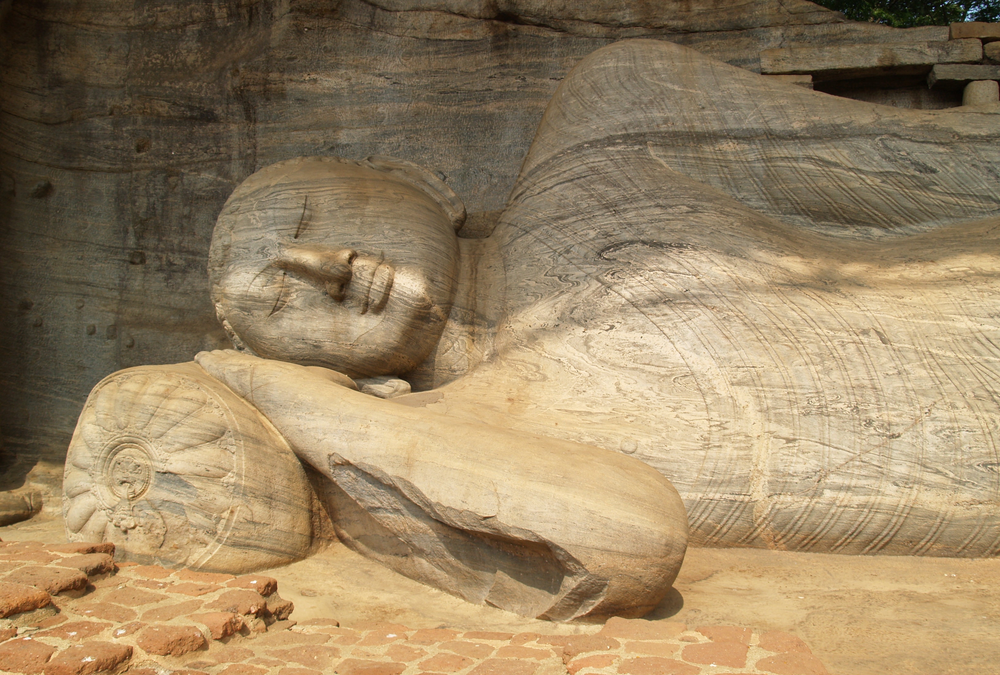 Le bouddha couché Le bouddha couché