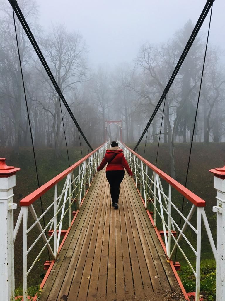 Never look back, pont suspendu à Sigulda