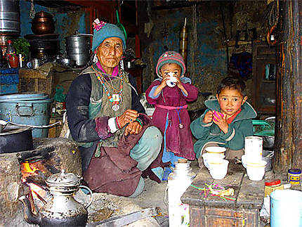 Famille à Photoksar au Ladakh