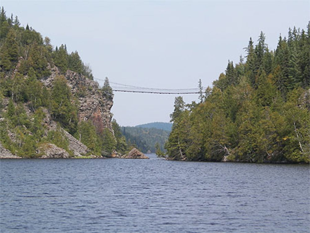 Passerelle suspendue du lac La Haie