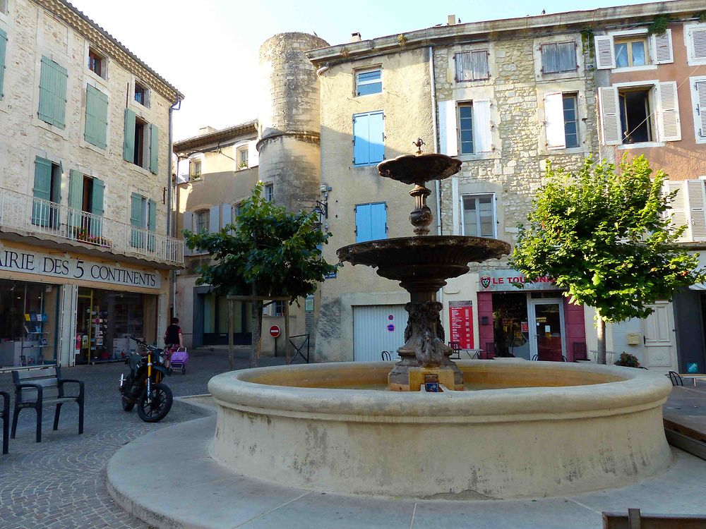 Fontaine de Saint-Paul les Trois Châteaux