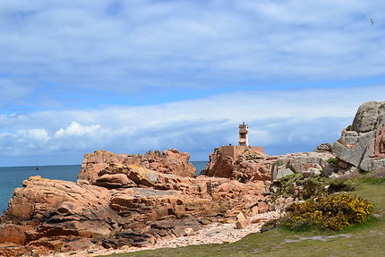 Le phare Paon et les rochers de l’île de Bréhat