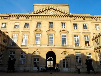 Cour d'honneur de l'hôtel des monnaies