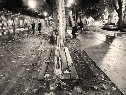 Paris la nuit, scène de rue