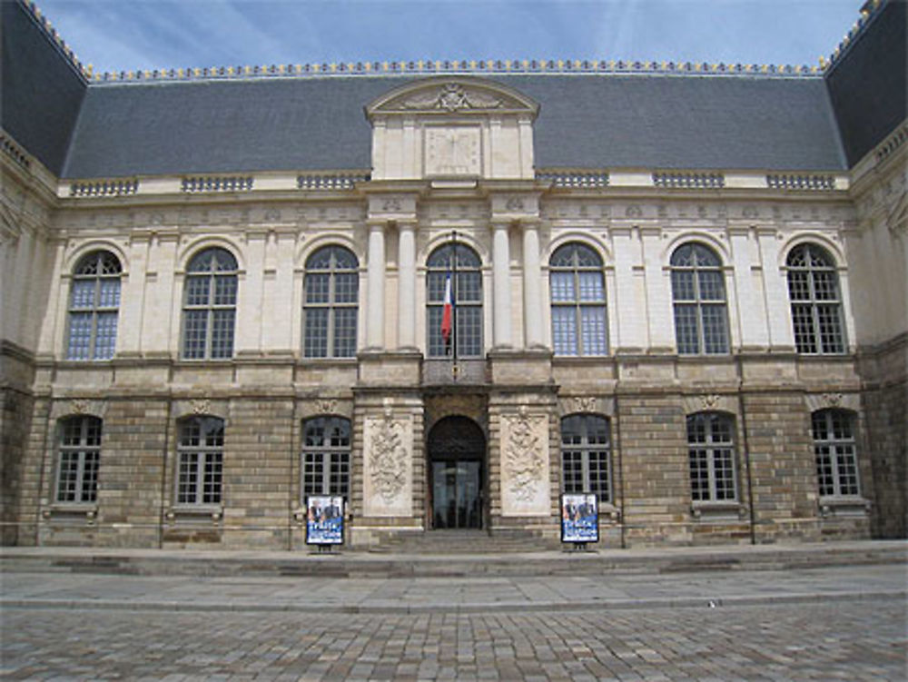 Rennes - Entrée du Parlement de Bretagne